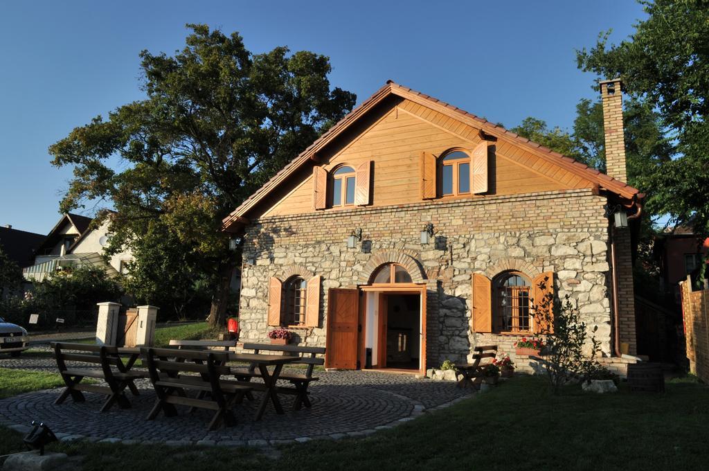 Cifrapince Es Vendeghaz Villa Tordas Exterior photo